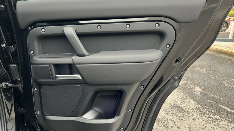 Land Rover Defender 3.0 D350 X-Dynamic SE 110 5dr Auto Diesel Estate